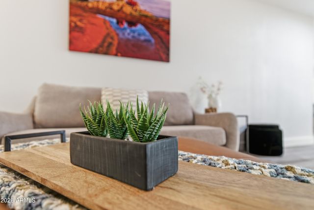 704 E MESQUITE Avenue, Gilbert, AZ 85296