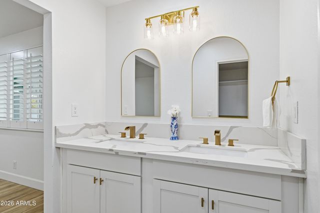 704 E MESQUITE Avenue, Gilbert, AZ 85296