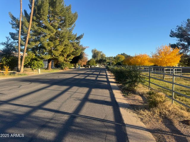 704 E MESQUITE Avenue, Gilbert, AZ 85296