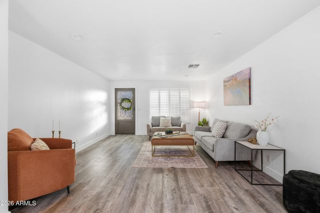 704 E MESQUITE Avenue, Gilbert, AZ 85296