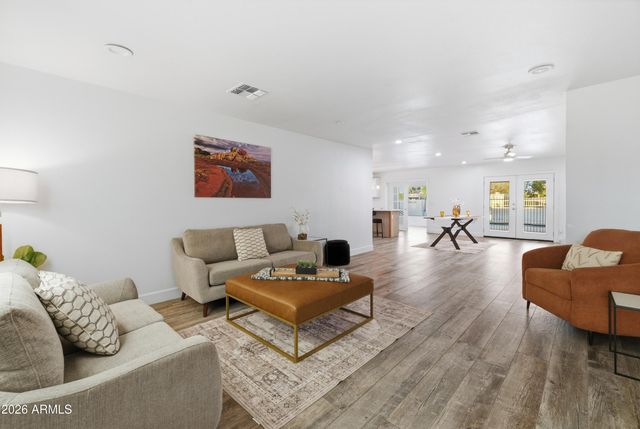 704 E MESQUITE Avenue, Gilbert, AZ 85296