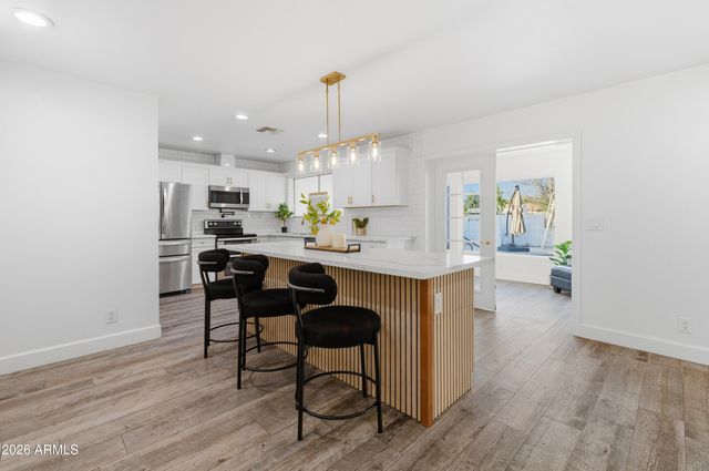 704 E MESQUITE Avenue, Gilbert, AZ 85296