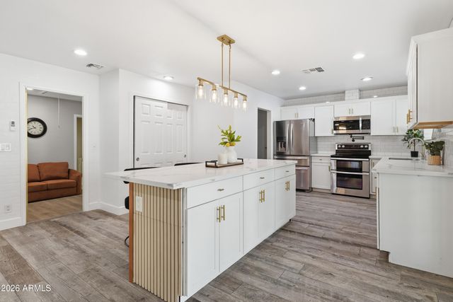 704 E MESQUITE Avenue, Gilbert, AZ 85296