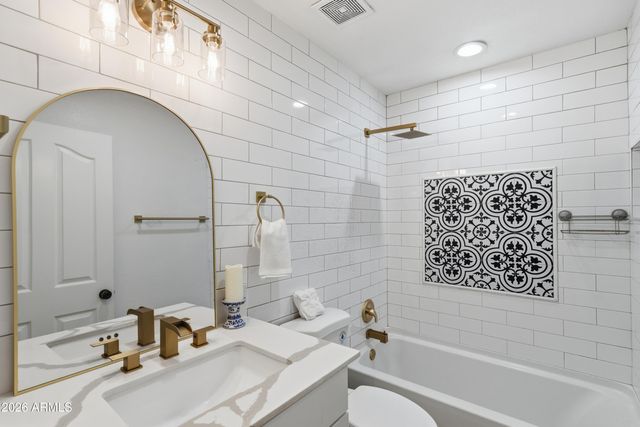 704 E MESQUITE Avenue, Gilbert, AZ 85296