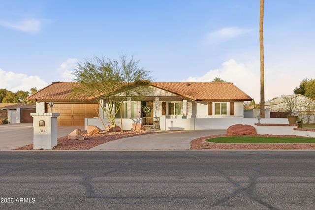 704 E MESQUITE Avenue, Gilbert, AZ 85296