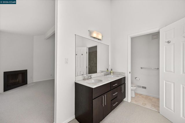 53 Sleepy Hollow Ln, Orinda, CA 94563