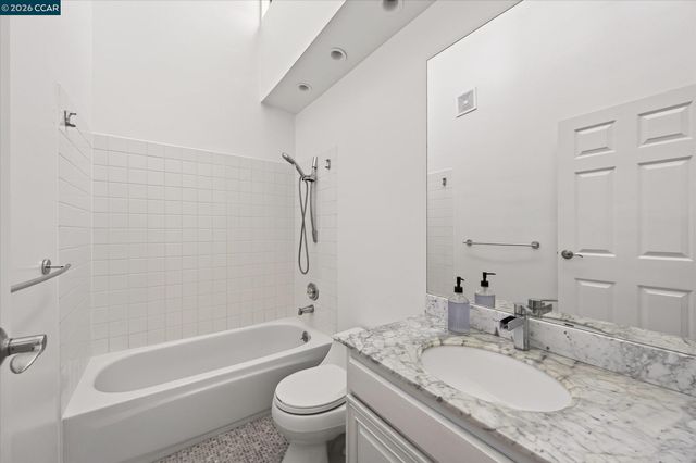 53 Sleepy Hollow Ln, Orinda, CA 94563
