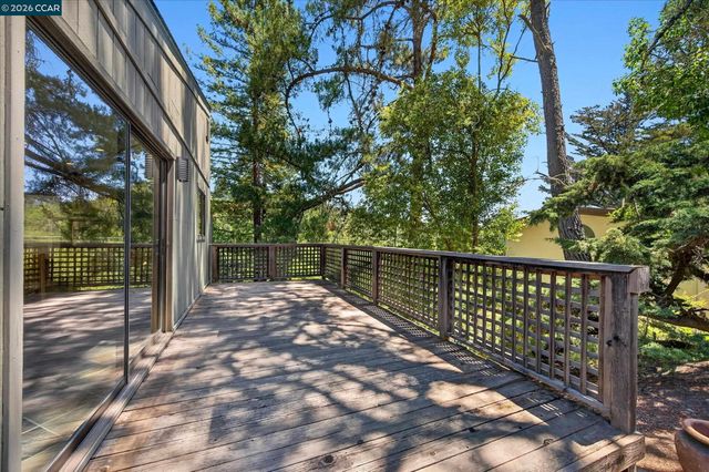53 Sleepy Hollow Ln, Orinda, CA 94563
