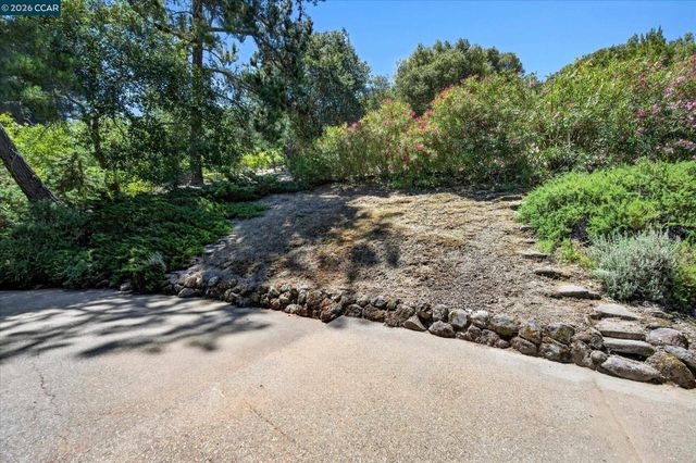 53 Sleepy Hollow Ln, Orinda, CA 94563
