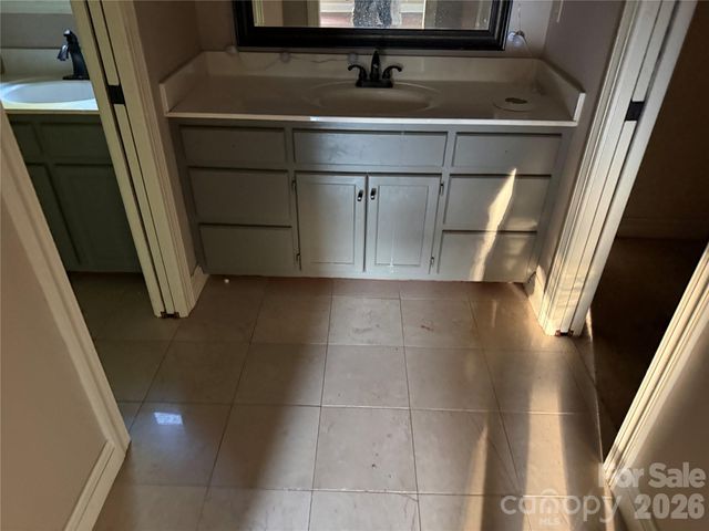 2960 8th Street Court NE, Hickory, NC 28601