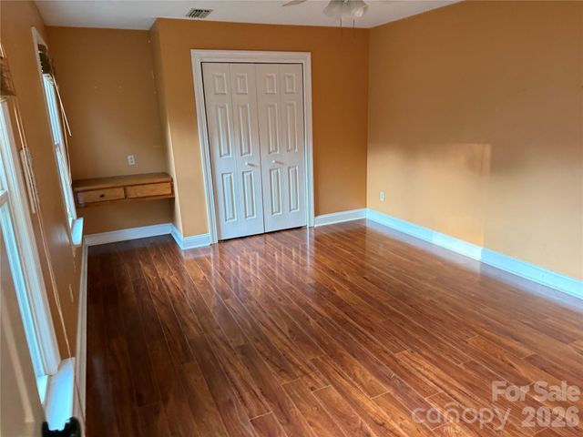 2960 8th Street Court NE, Hickory, NC 28601