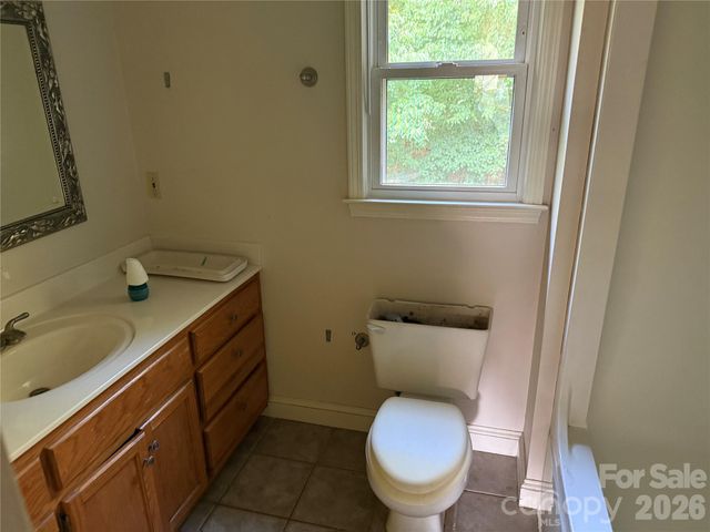 2960 8th Street Court NE, Hickory, NC 28601