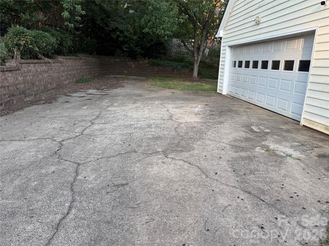 2960 8th Street Court NE, Hickory, NC 28601
