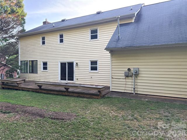 2960 8th Street Court NE, Hickory, NC 28601