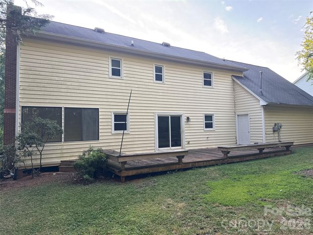 2960 8th Street Court NE, Hickory, NC 28601