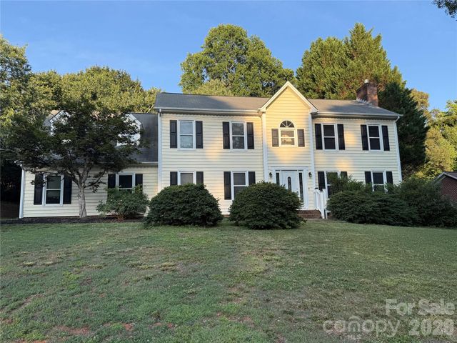2960 8th Street Court NE, Hickory, NC 28601
