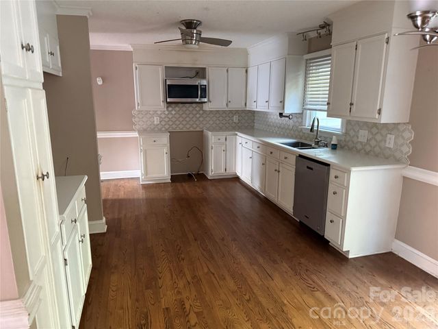 2960 8th Street Court NE, Hickory, NC 28601