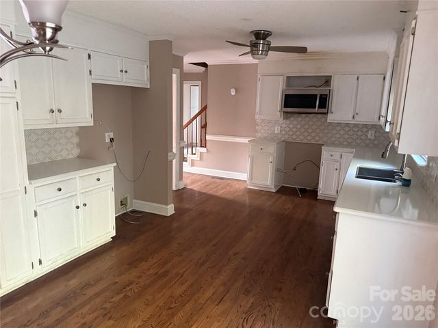 2960 8th Street Court NE, Hickory, NC 28601