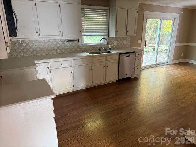2960 8th Street Court NE, Hickory, NC 28601