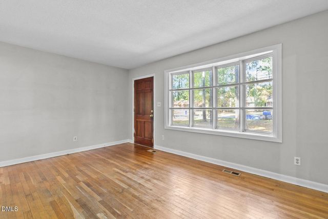 7505 Crown Avenue, Fayetteville, NC 28303