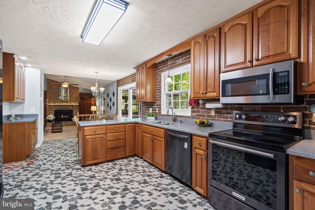 11913 FALLING CREEK DR, Manassas, VA 20112