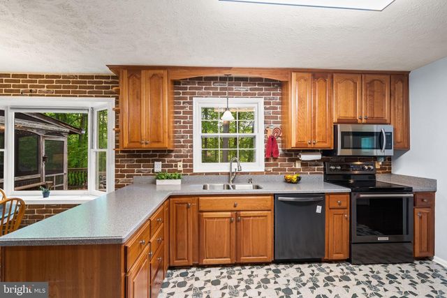 11913 FALLING CREEK DR, Manassas, VA 20112
