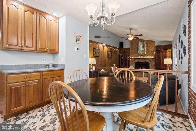 11913 FALLING CREEK DR, Manassas, VA 20112