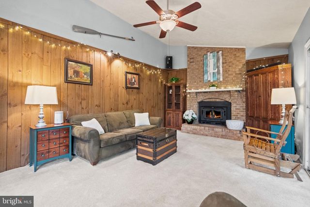 11913 FALLING CREEK DR, Manassas, VA 20112