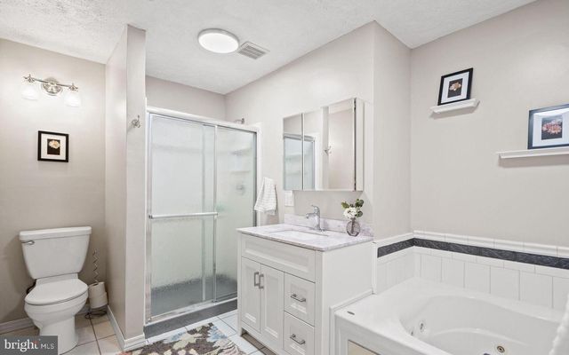 11913 FALLING CREEK DR, Manassas, VA 20112