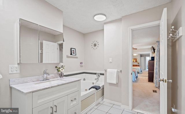 11913 FALLING CREEK DR, Manassas, VA 20112