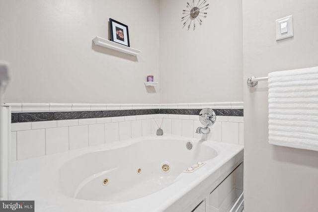 11913 FALLING CREEK DR, Manassas, VA 20112