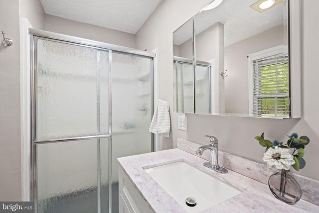 11913 FALLING CREEK DR, Manassas, VA 20112