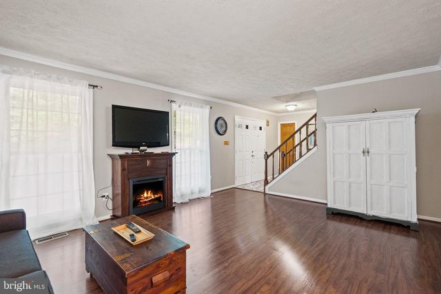 11913 FALLING CREEK DR, Manassas, VA 20112