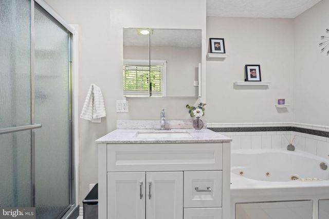 11913 FALLING CREEK DR, Manassas, VA 20112