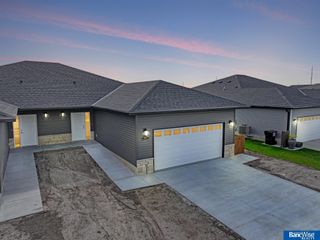 3501 Pearl Crescent Drive, Lincoln, NE 68504