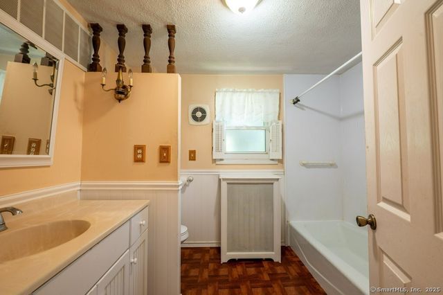 355 & 166 Evergreen & Forest Avenue, Hamden, CT 06518