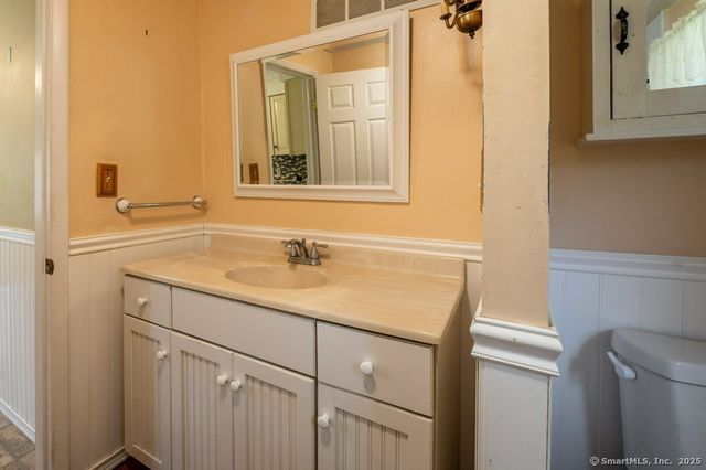 355 & 166 Evergreen & Forest Avenue, Hamden, CT 06518