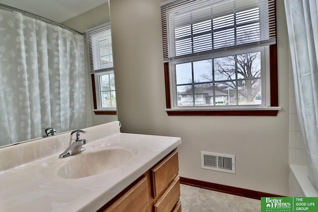 5209 Emiline Street, Bellevue, NE 68157