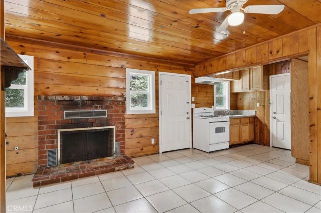23385 Kay Road, Crestline, CA 92325