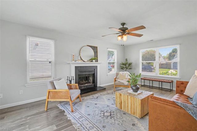 1889 Gershwin DR, Virginia Beach, VA 23454