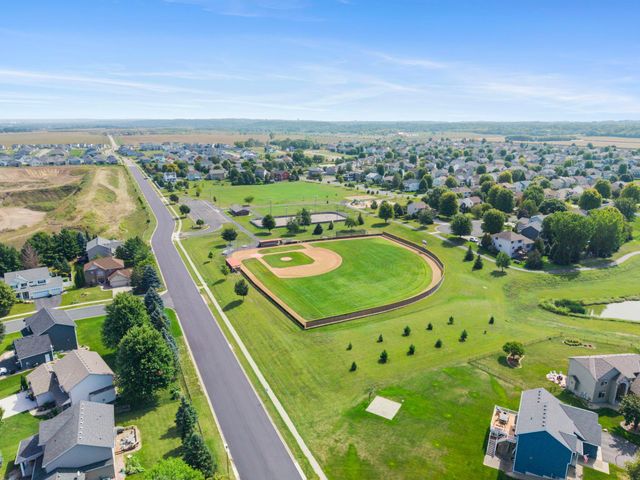 1961 Dahlia Drive, Shakopee, MN 55379