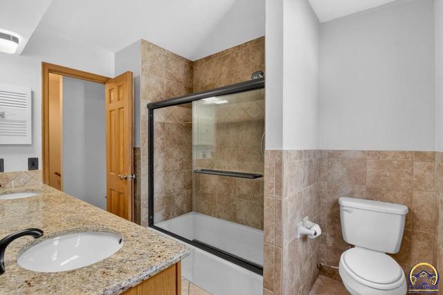3125 SW Lane ST, Topeka, KS 66611