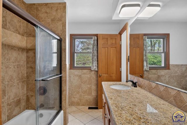 3125 SW Lane ST, Topeka, KS 66611