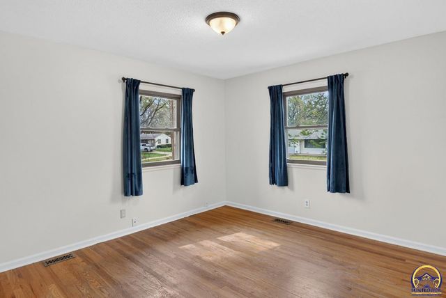 3125 SW Lane ST, Topeka, KS 66611