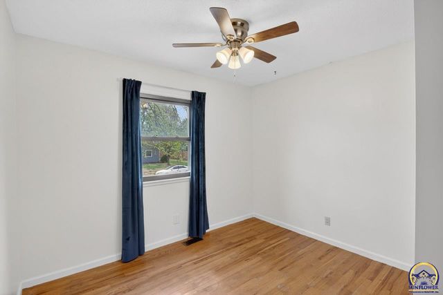 3125 SW Lane ST, Topeka, KS 66611