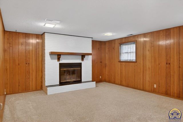 3125 SW Lane ST, Topeka, KS 66611