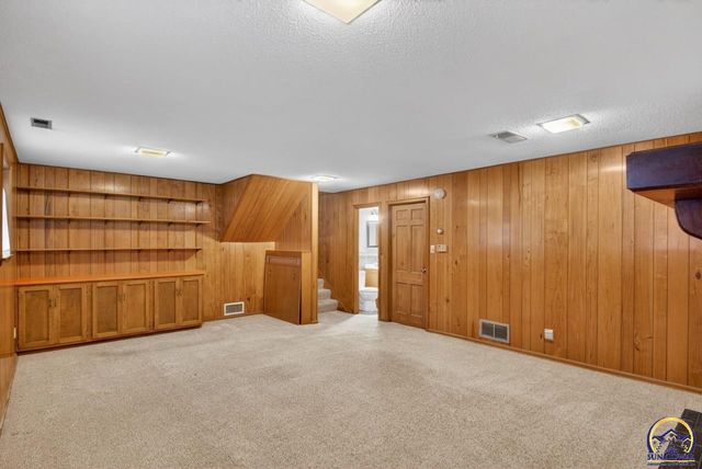 3125 SW Lane ST, Topeka, KS 66611