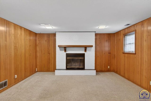 3125 SW Lane ST, Topeka, KS 66611