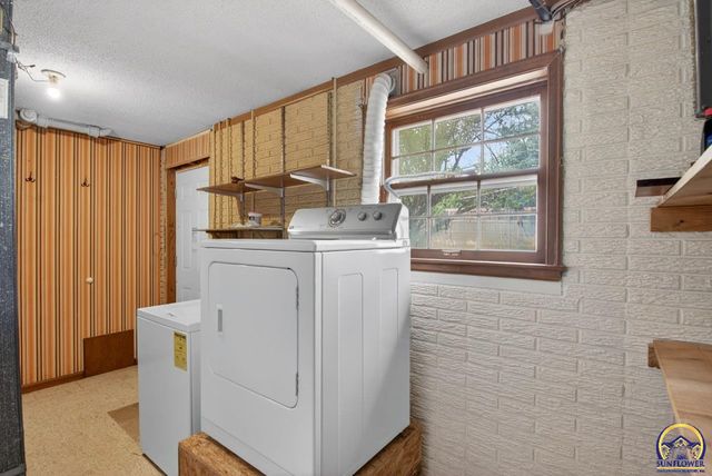 3125 SW Lane ST, Topeka, KS 66611