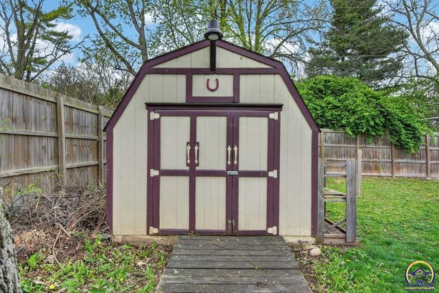 3125 SW Lane ST, Topeka, KS 66611